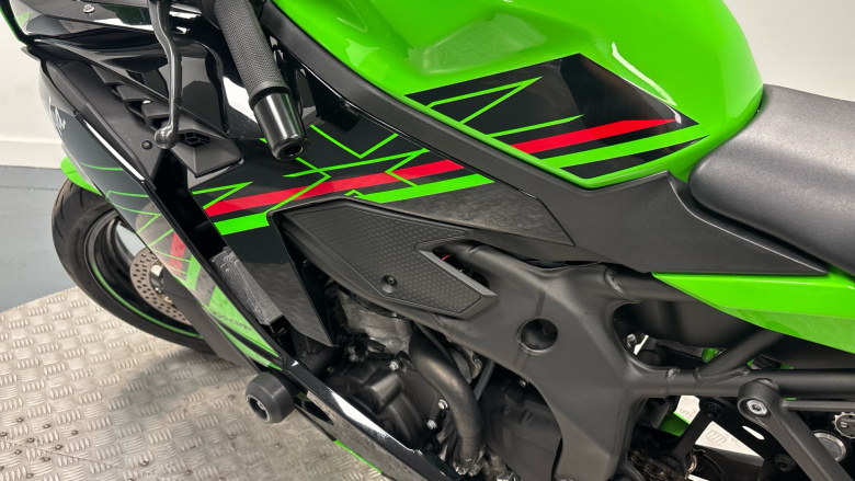 Kawasaki Ninja Zx 4 ZX400SRFNN (24MY)